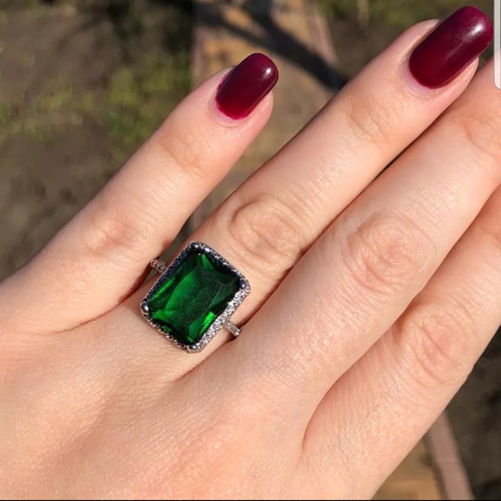 Large green stone ring!!! - Picture 8 of 8
